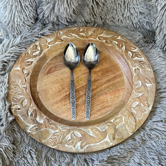 ONEIDA STAINLESS FLATWARE SET PLUS EXTRAS SPANISH MOOD PATTERN EUC - Picture 11 of 14